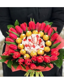 Букет из конфет и тюльпанов "Бархатное настроение"