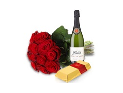 11 красных роз с Шампанским и шоколадом