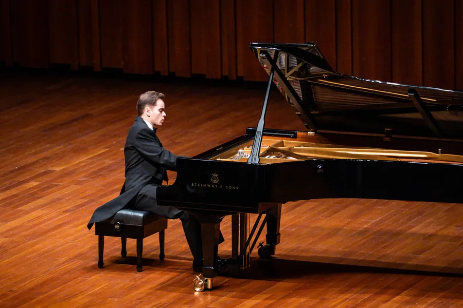 Сольный концерт в Оперном театре.

23.11.2024
Хефей, Китай.