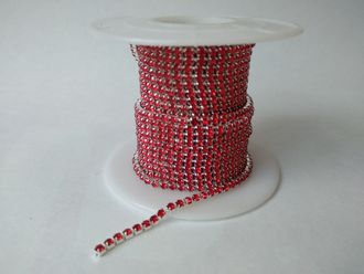 стразовая лента 2 мм красная в серебре