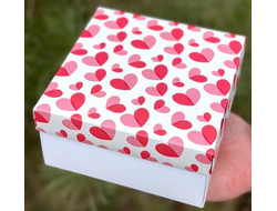 Коробка подарочная ВЫСОКАЯ БЕЗ ОКНА, 20*20* высота 10 см, Красные сердца