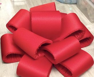 Большой красный бант на авто 12 завитков (диаметр 100  см) из ткани и поролона