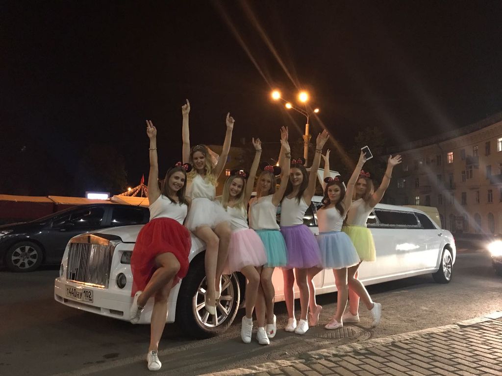 Позвали негра на девичник и отсосали ему по кругу