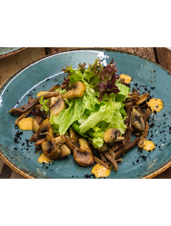 Теплый салат с языком