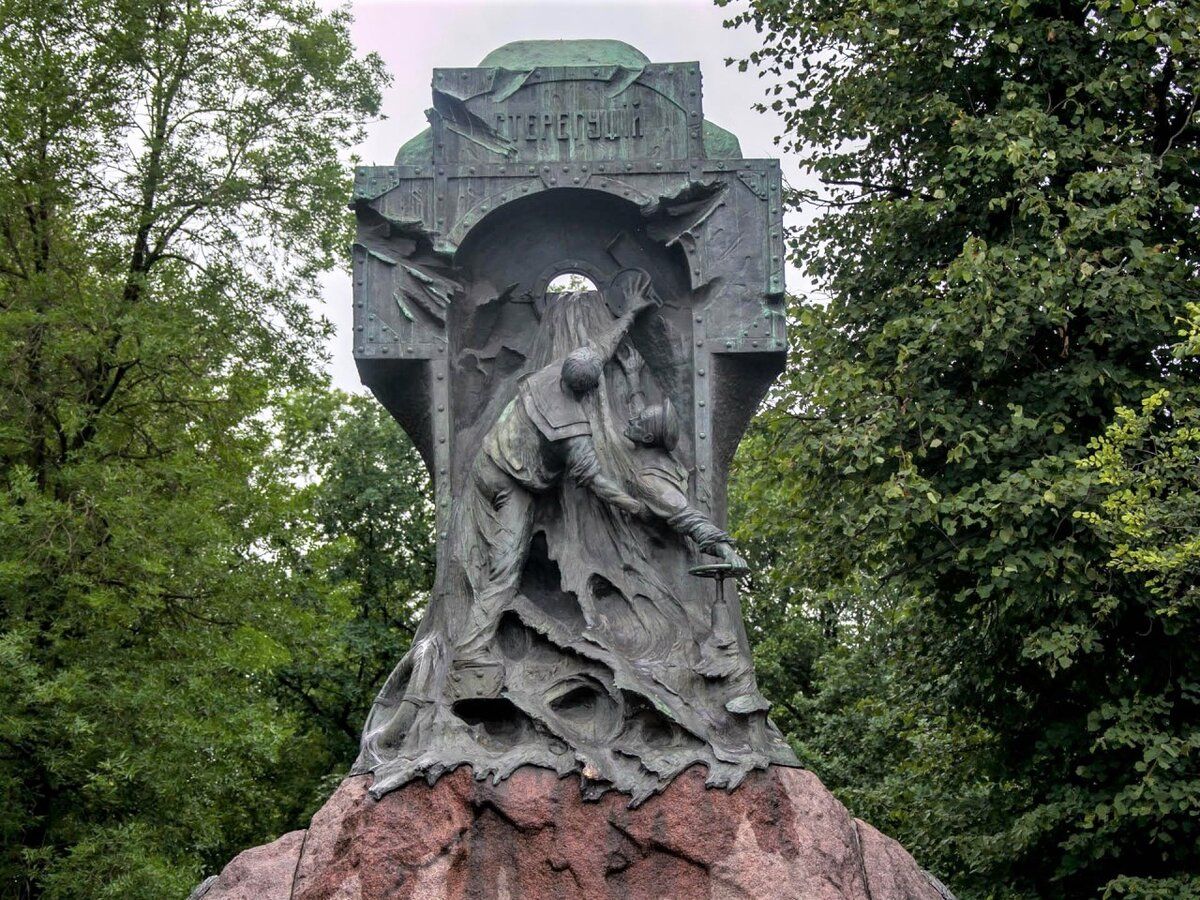 Памятник "Стерегущему". Источник: Семь вёрст не крюк (https://dzen.ru/a/YVBM6PVP3hquFZT9)