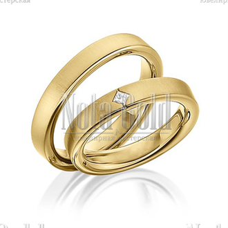 Классические обручальные кольца из жёлтого золота с ромбическим бриллиантом в женском кольце прямоуг