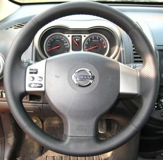 Кожаная накладка на руль Nissan Note I (E11) 2005-2014, Nissan Tiida I (C11) 2004-2012, черная
