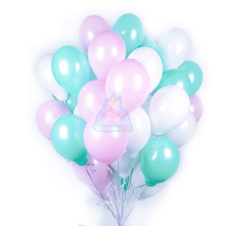 Облако белых, розовых и мятных шаров