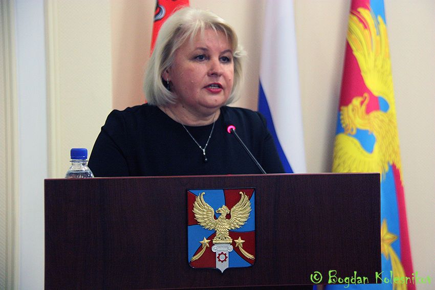 С докладом выступает Виктория Бунтина