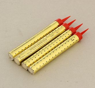 Набор тортовых свечей "Фонтаны" 12,5см. и 17,5см (4 шт.) Набор тортовых свечей "Фонтаны" 12,5см. и 17,5см (4 шт.)