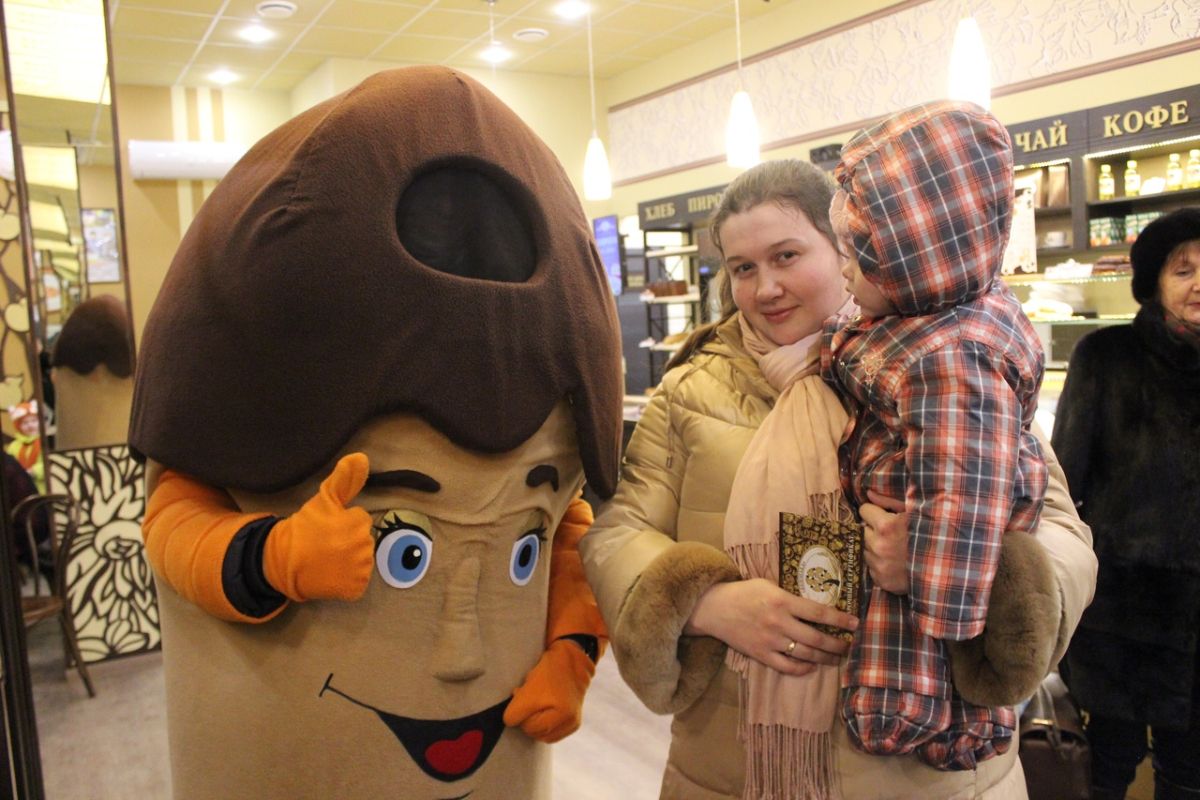 Праздничное открытие магазина Пенза event промо-акции промоутеры ростовая кукла украшение шарами
