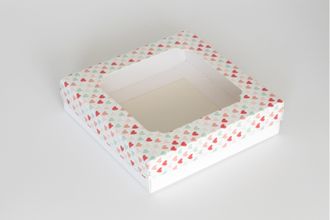 Коробка подарочная С ОКНОМ 20*20* высота 5 см, Сердечки