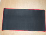 Коврик компьютерный матерчатый на резиновой основе 60х30см, красная окантовка