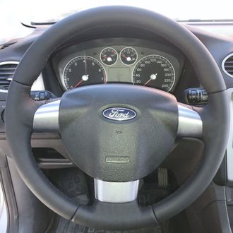 Кожаная накладка на руль Ford Focus II (2005-2011), трехспицевый, черная