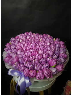 Коробка пионовидных тюльпанов, фиолетовые тюльпаны купить, огромный букет, цветы на 8 марта