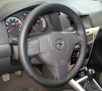 Кожаная накладка на руль Opel Astra H (A04) 2004-2010, Opel Vectra C 2005-2008, Opel Zafira B 2005-2008, черная