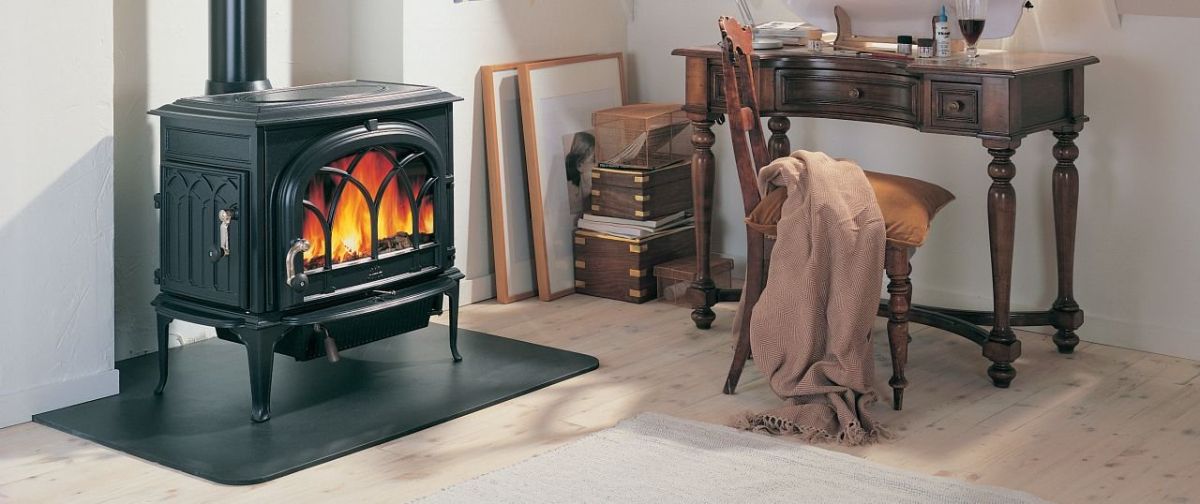 Чугунная печь Jotul F500 BP для отопления до 120 квадратных метров.