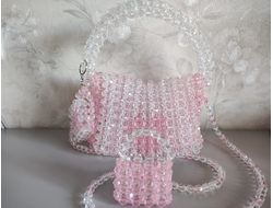 Вечерняя бело-розовая сумка с брелоком
