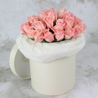Шляпная коробка 25 нежно-розовых роз