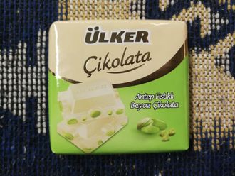 Шоколад белый с фисташками (Antep Fıstıklı Beyaz Çikolata), 65 гр., Ülker, Турция