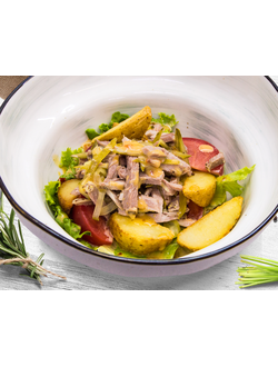 Салат с бужениной и соусом "Аджика"