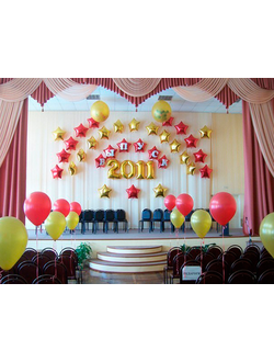 Оформление актового зала на выпускной в красном и золотом цвете