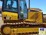 Стекло за дверью левое нижнее CAT D5NXL, D6NLGP, D6N XL