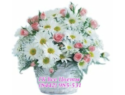 Корзина Сияние (Ромашки с кустовой розовой розой)