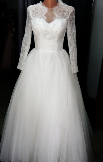 Белое пышное свадебное платье из тонкого кружева с длинными рукавами прокат Уфа