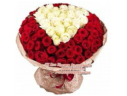 Сердце из 101 розы красной с белой розой