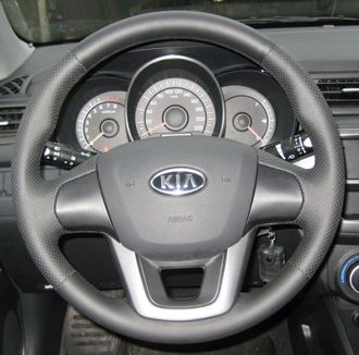 Кожаная накладка на руль Kia Rio III (UB) (2011-2015), черная