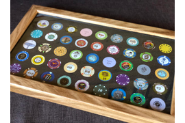Настенная деревянная шкатулка для коллекции покерных фишек. Индивидуальный заказ, массив дуба.