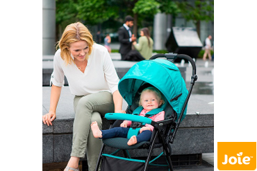 Легкая прогулочная коляска Joie Float с большим регулируемым капюшоном – отличный транспорт для весеннее-летних прогулок с малышом. 