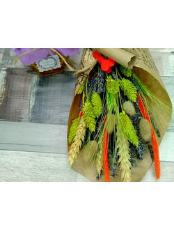 Небольшой букетик из лаванды и сухоцветов «Яркие краски»