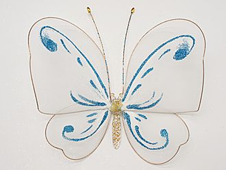 Декор для штор недорогой в виде бабочек украшенный росписью и блестками