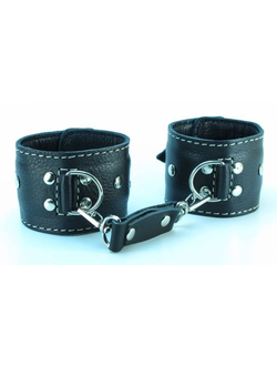 Чёрные кожаные наручники с крупной строчкой