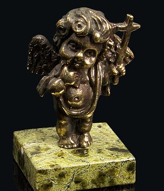 Статуэтка &quot; Ангел -хранитель с крестиком&quot; из бронзы на подставке из змеевика, 3 х 3 х 5,3 см