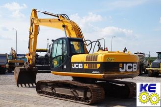 333/J3903, 333/E4559 Стекло двери верхнее JCB JS220 (с 2012г)