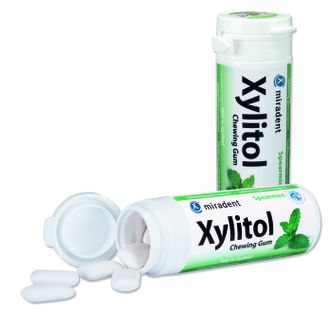 Жевательная резинка с ксилитом Xylitol Spearmint, мята, Miradent, 30 драже.