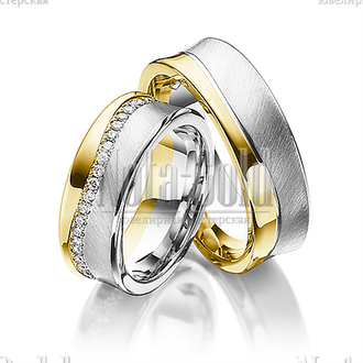 Обручальные кольца из белого и желтого золота с волнистой дорожкой бриллиантов в женском кольце