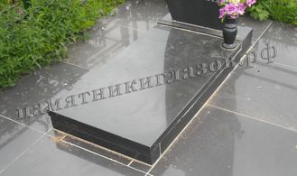 Надгробная плита черный гранит 1280х600х30 мм