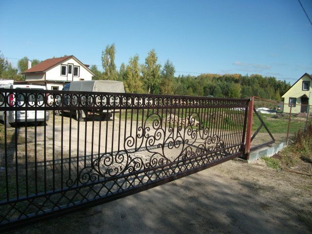 Ворота из металла в Пскове