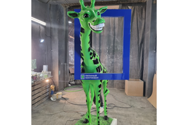 Жираф (рекламная скульптура)