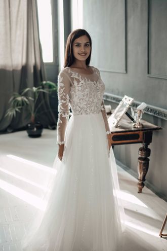 Свадебное платье с блестящей юбкой и длинными рукавами прокат Уфа