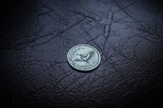 Монета с изображением &quot;Пеликана&quot; Resident Evil 7