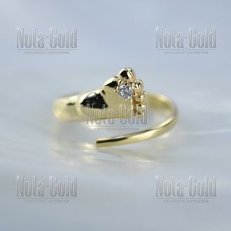 Золотое кольцо на рождение ребенка с ножкой жёлтое золото 585 с фианитом