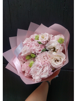 Букет из розовой эустомы, розовый лизиантус, эустома. Китайская роза
