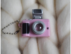 Фотоаппарат со вспышкой розовый