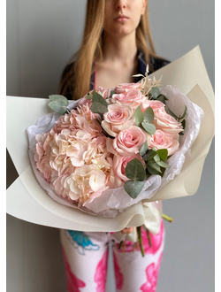 Букет из гортензии и роз. Розовый букет, недорогие букеты, цветы на 1 сентября, цветы любимой