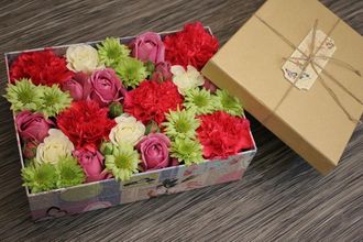 Прямоугольная коробочка с цветами
